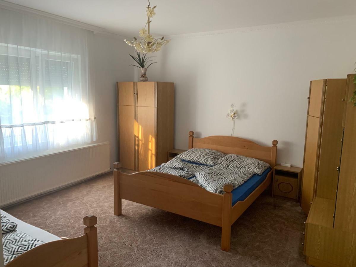 Viktor Apartmanhaz Zamardi Exterior photo